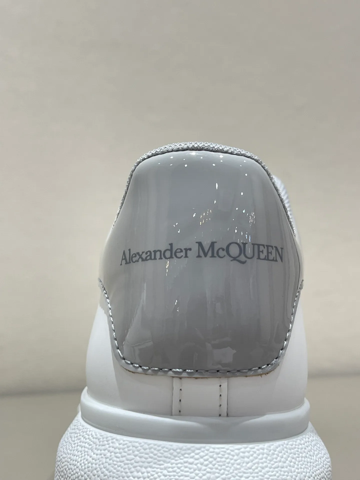 👟👟Ex-factory price p480👟👟 Women's shoes, women's clothing 𝘼𝙡𝙚𝙭𝙖𝙣𝙙𝙚𝙧 𝙈𝙘𝙌𝙪𝙚𝙚𝙣 (high-end quality colors are coming soon) ) 💛💚McQueen couple thick-soled series white shoes 🔸Upper: top-layer waxed silk cowhide (EU 3A standard) 🔸Inner: water-dyed sheepskin 🔸Outsole: T👟👟Ex-factory price pU vacuum original matte bottom Absolutely high version High cost performance Welcome to compare ✔ ❥Female size 35---40 ❥Male size 39---44 "Special size 34.45 can be customized without return or exchange"
